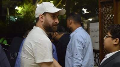 أشرف زكي ونضال الشافعي ومراد مكرم في عزاء أمين العسال بالحامدية الشاذلية|صور