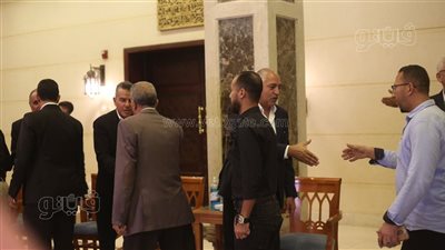 وليد سليمان يشارك في عزاء شقيقة الخطيب | فيديو وصور