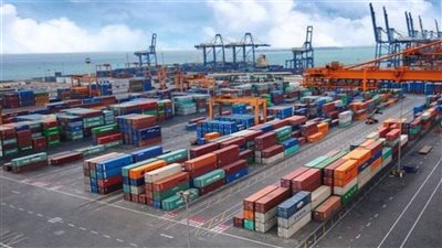 الجمارك: 30% ضرائب على المياه المعدنية و3000% على الخمور