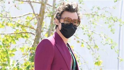 ملتزما بالإجراءات الوقائية.. هاري ستايلز يصل فينيسيا لحضور عرض DON’T WORRY DARLING | صور