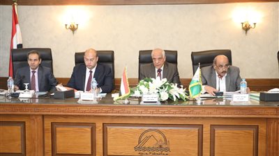 محافظ الجيزة: انتهاء تبطين وتأهيل 322 كيلومتر من الترع والمصارف | صور