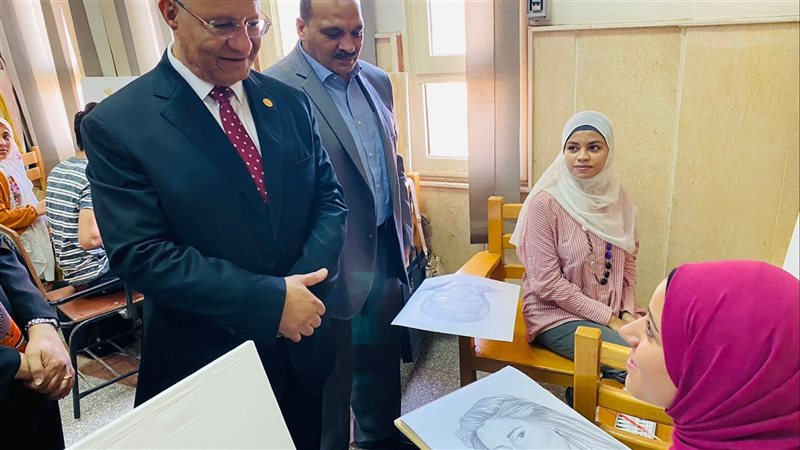 رئيس جامعة بنها خلال