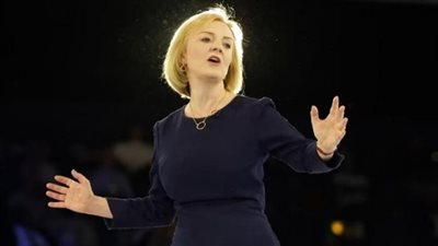 يا محاسن الصدف.. دور تمثيلي لرئيسة وزراء بريطانيا يتحول إلى حقيقة بعد 39 عامًا