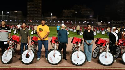 وزير الرياضة يُسلم الدفعة الثالثة من مبادرة دراجتك دخلك | صور 