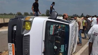 إصابة ١٢ راكبًا في انقلاب ميكروباص على طريق جمصة -المنصورة