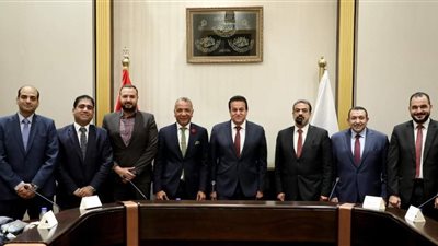 أبرزها مناقشة مشكلة البنج.. تفاصيل لقاء مجلس نقابة الأسنان مع وزير الصحة