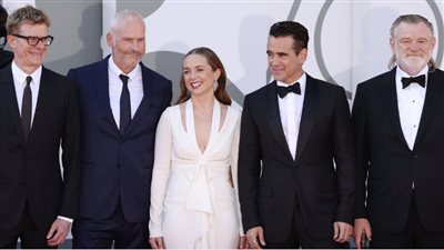 أبطال فيلم The Banshees of Inisherin على السجادة الحمراء لمهرجان فينيسيا | صور