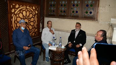 مريم أبو عوف وأحمد بدير يقدمان العزاء لأسرة المخرج على عبد الخالق | صور