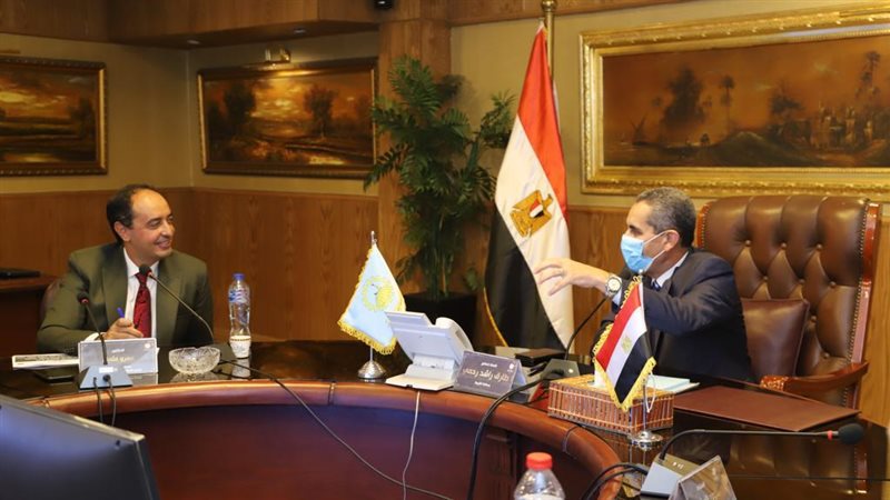 محافظ الغربية ومدير