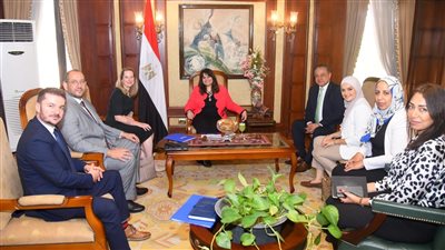 وزيرة الهجرة تبحث تعزيز التعاون مع نائب مدير المنظمة الدولية للهجرة