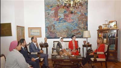 نيفين الكيلاني تستقبل وفد مؤسسة حياة كريمة