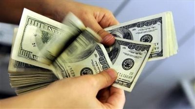 الدولار يقفز أمام الين الياباني إلى أعلى مستوى منذ 24 عاما