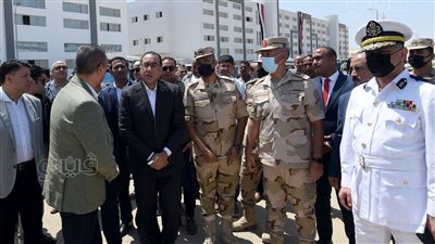 رئيس الوزراء: مهتمون بالتوسع في المجمعات الصناعية | صور