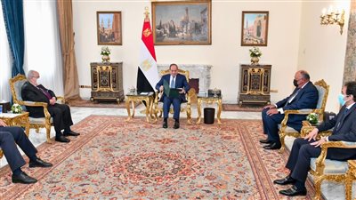 السيسي: مصر تتطلع للعمل مع الجزائر لضمان نجاح القمة العربية في تعزيز العمل العربي المشترك 