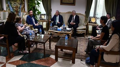 محافظ جنوب سيناء يستقبل وفد سفارة أستراليا لبحث مؤتمر تغير المناخ COP 27