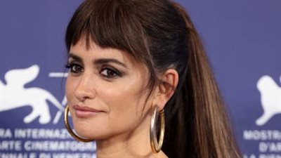 بينيلوبي كروز تتألق في المؤتمر الصحفي لفيلم On The Fringe بمهرجان فينيسيا | صور