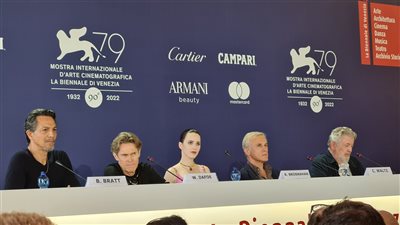 أبطال Dead For A Dollar في المؤتمر الصحفي للفيلم بمهرجان فينيسيا | صور
