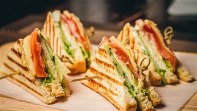 طرق تحضير كلوب ساندوتش التونة | فيديو