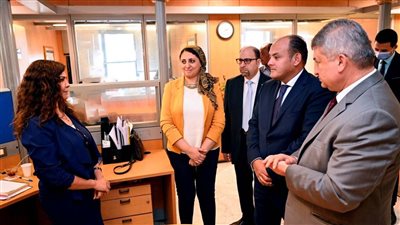 وزير التجارة يؤكد ضرورة تفعيل الخدمات المقدمة للمجتمع الصناعي وتحقيق مزيد من التواصل