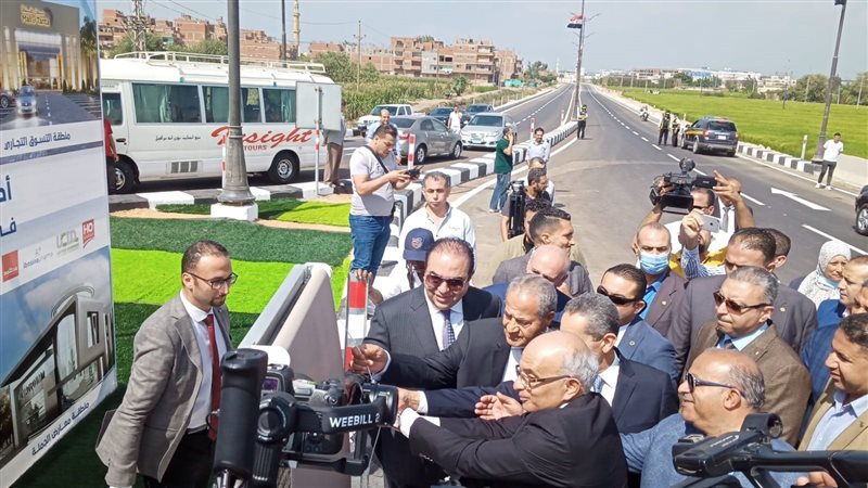 وزير التموين يفتتح
