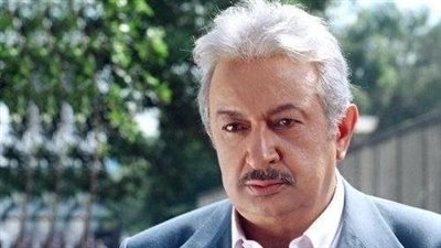 بعد عرضها عند بائعي الأنتيكات.. الناقد عصام زكريا: أسرة نور الشريف تعيد شراء مقتنياته