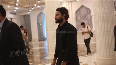 حسام غالي ومحمد فضل في عزاء والد أمير توفيق بالتجمع | فيديو وصور