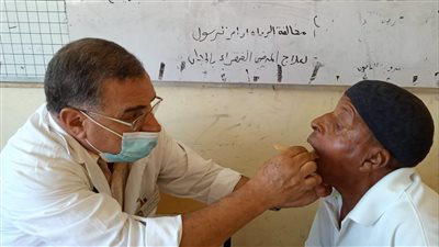 علاج 1100 حالة مرضية خلال القافلة الطبية المجانية بمدرسة الأماني بالقنطرة غرب| صور