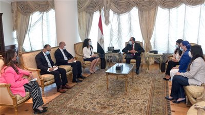 رئيس الوزراء يلتقى الرئيس التنفيذي لصناديق الاستثمار في المناخ | صور 