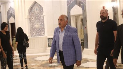 العامري فاروق وأحمد دياب وشحاتة في عزاء والد أمير توفيق| فيديو وصور