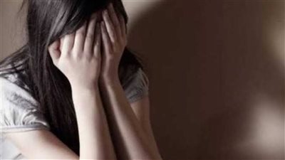 القبض على 3 أشخاص بتهمة ابتزاز السيدات والتهديد بنشر صور فاضحة لهم