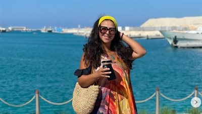إيمي سمير غانم تستمتع بالبحر في أحدث ظهور