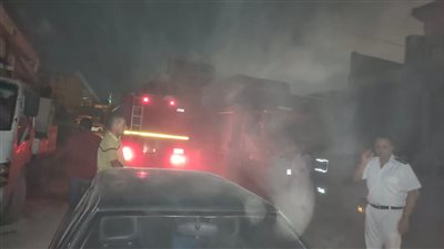 إدارة مستشفي العجمي تنفي نشوب حريق بها.. والحي: حريق مصنع بلاستيك