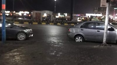  الأمطار تباغت المصطافين بشوارع وكورنيش الإسكندرية