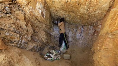 مصرع 17 شخصا في انهيار بئر للتنقيب عن الذهب بالسودان