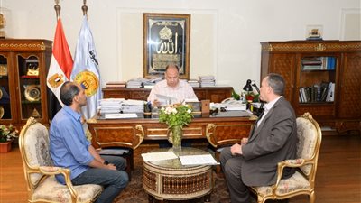 محافظ أسيوط يعتمد قرار نقل 71 موظفا بمديرية التعليم 