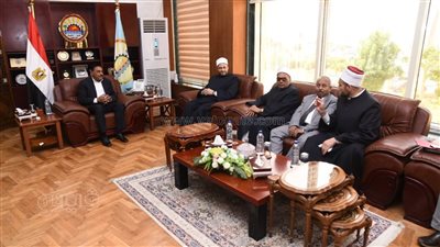 محافظ مطروح يستقبل قافلة دعوية من الأزهر | صور