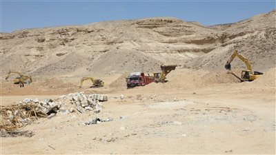 حياة كريمة في دير البرشا.. الأهالي يتبرعون بقطعة أرض لإنشاء محطة مياه.. محافظ المنيا يوجه الشكر لهم.. و5 مشروعات في حيز التنفيذ | صور