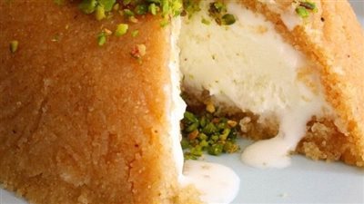 طريقة عمل البسبوسة المحشية آيس كريم | فيديو