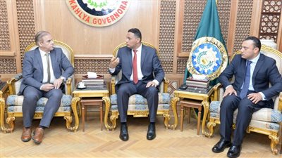 محافظ الدقهلية يستقبل مدير مشروع تطوير خدمات المحليات لمتابعة تنفيذ منظومة التحول الرقمي