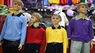 بيزنس الزي المدرسي.. التيشيرت بـ600 جنيه.. وشعبة الملابس: موسم المدارس يؤدي لرواج في القطاع