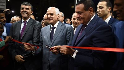 محافظ الجيزة ووزير التنمية المحلية يفتتحان معرض أهلا مدارس بفيصل | صور