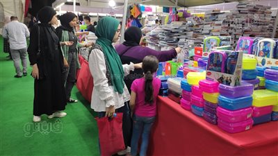 إقبال المواطنين على معرض أهلا مدارس بفيصل بعد افتتاحه|صور