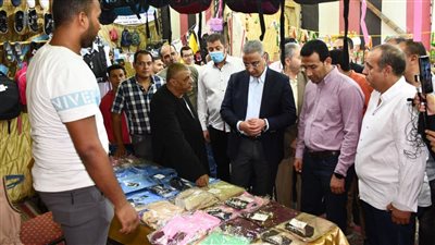 محافظ الفيوم يفتتح معرض أهلا مدارس بنسبة تخفيض٣٠٪