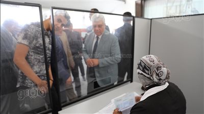 وزير التعليم العالى يتفقد مقر مكتب التنسيق بجامعة عين شمس