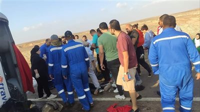 لحظة نقل مصابي حادث انقلاب أتوبيس طريق الزعفرانة | صور