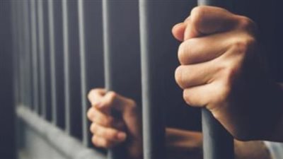 ضبط 4 أشخاص بحوزتهم كمية من المواد المخدرة وأسلحة نارية بالزاوية الحمراء