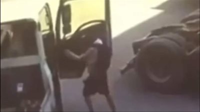 سعودي يقتل عاملا من جنسية عربية بطريقة مروعة.. والأمن العام يتحرك بعد فيديو الجريمة