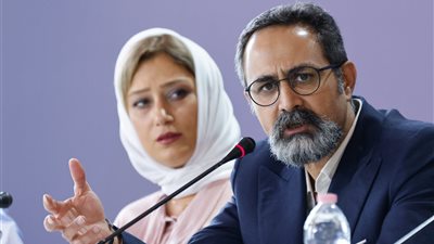المؤتمر الصحفي لأبطال الفيلم الإيراني Beyond The Wall في مهرجان فينيسيا | صور
