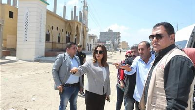 محافظ دمياط تتفقد ميدان الشهابية وتتابع مشروع خط طرد صرف صحي شطا| صور