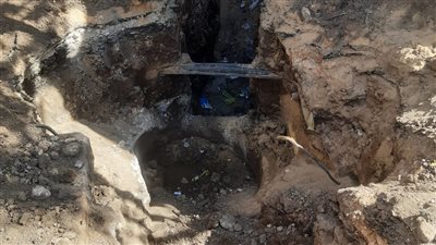 بسبب هبوط أرضي.. مياه أسيوط تجري إصلاح كسر مفاجئ بخط صرف صحي بحي غرب
